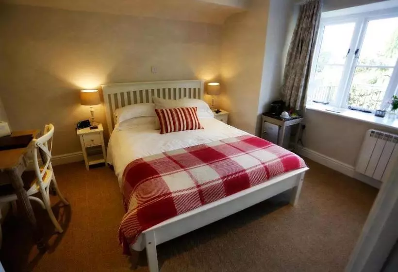 Bed and Breakfast Langaller Manor House