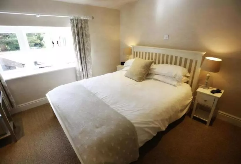 Bed and Breakfast Langaller Manor House