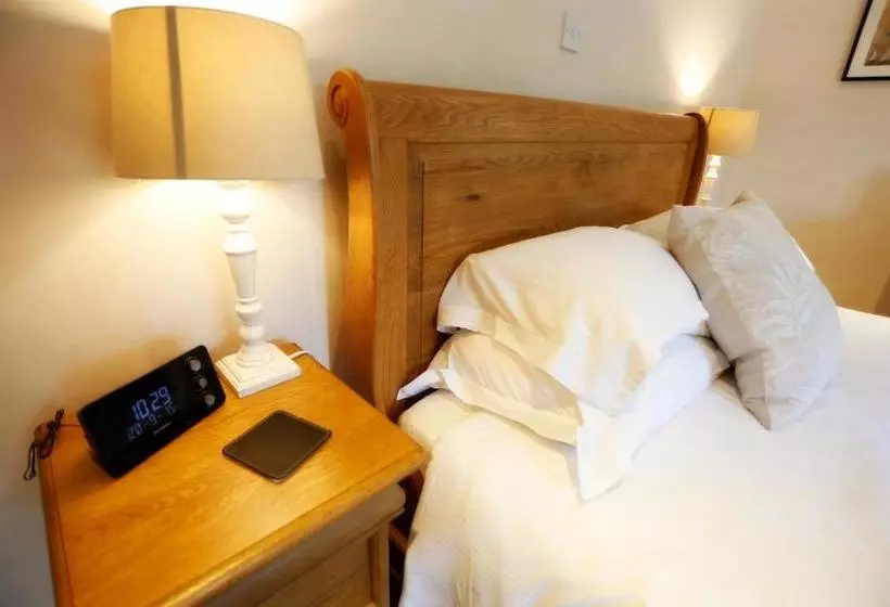 Bed and Breakfast Langaller Manor House