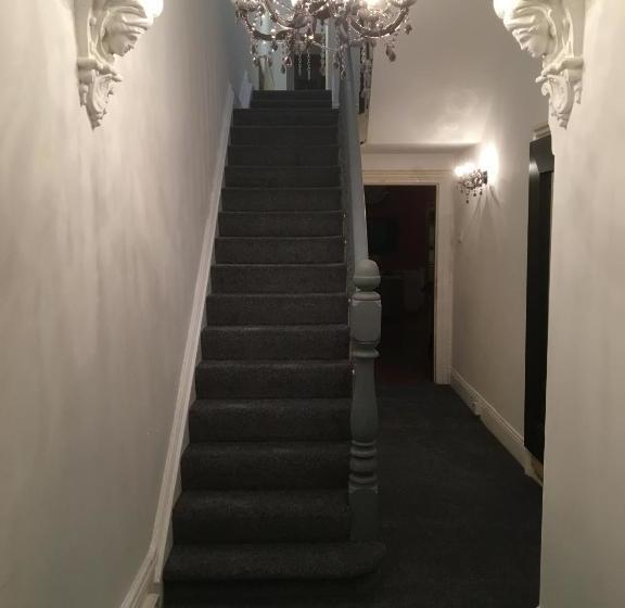 تختخواب و صبحانه The Chedburgh Guest House