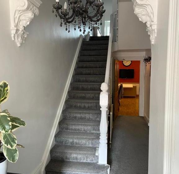 تختخواب و صبحانه The Chedburgh Guest House