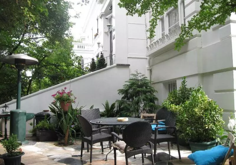 Dawson Place, Juliette's Bed And Breakfast