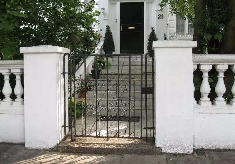 Dawson Place, Juliette's Bed And Breakfast