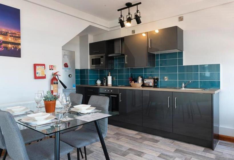 Hogg & Mitchells Apartments