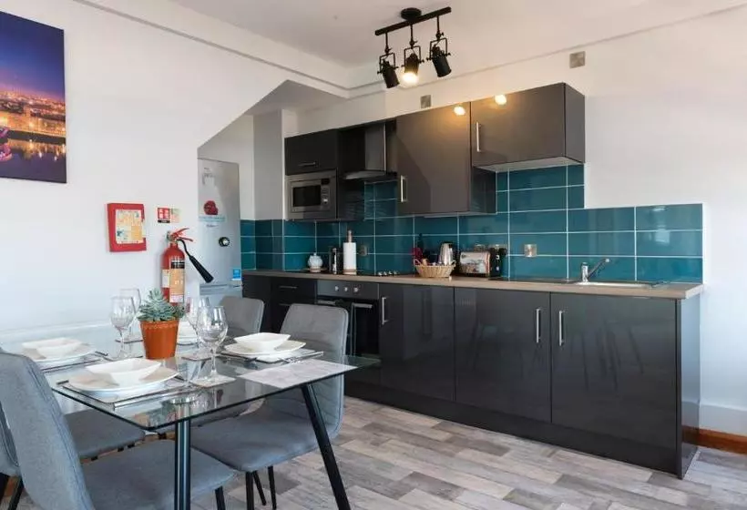 Hogg & Mitchells Apartments