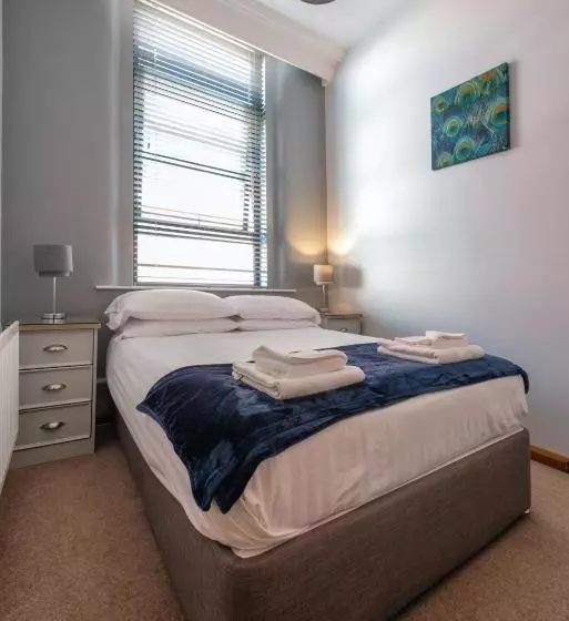 Hogg & Mitchells Apartments