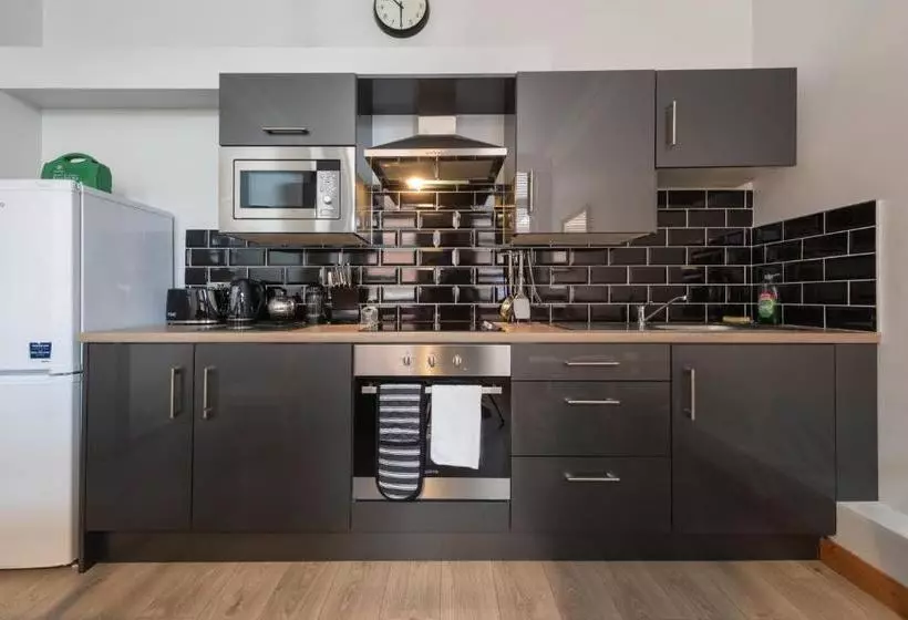 Hogg & Mitchells Apartments