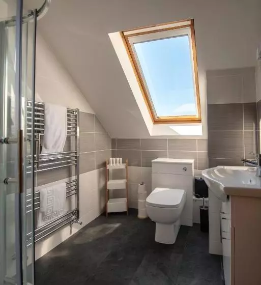 Hogg & Mitchells Apartments