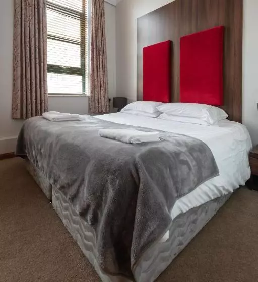 Hogg & Mitchells Apartments