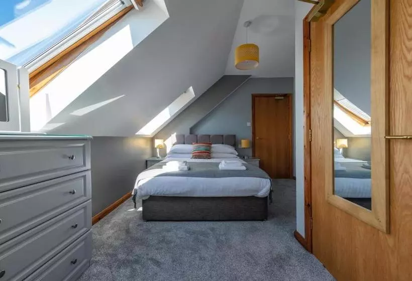 Hogg & Mitchells Apartments