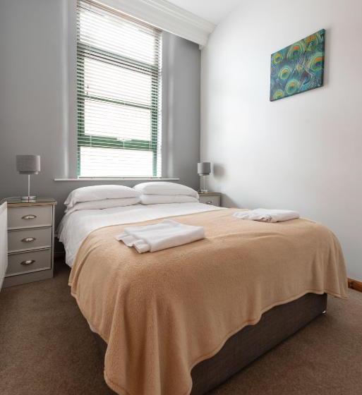 Hogg & Mitchells Apartments