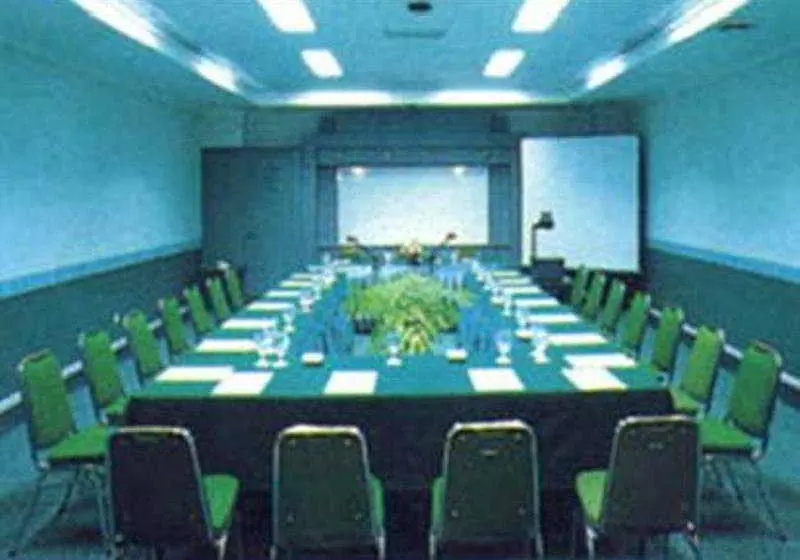 هتل Agas Internasional Solo