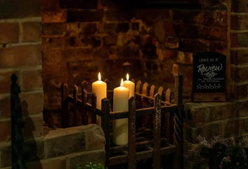 Отель High Corner Inn