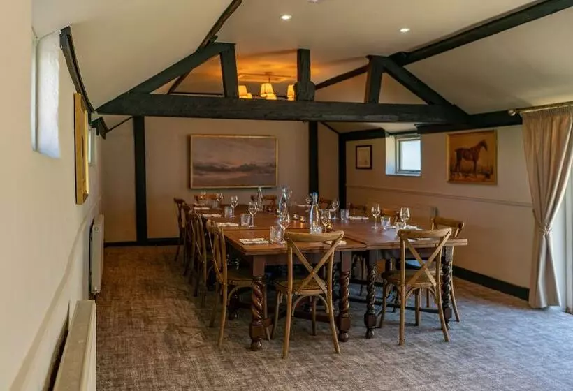 Отель High Corner Inn