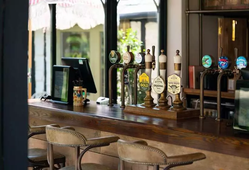 Отель High Corner Inn