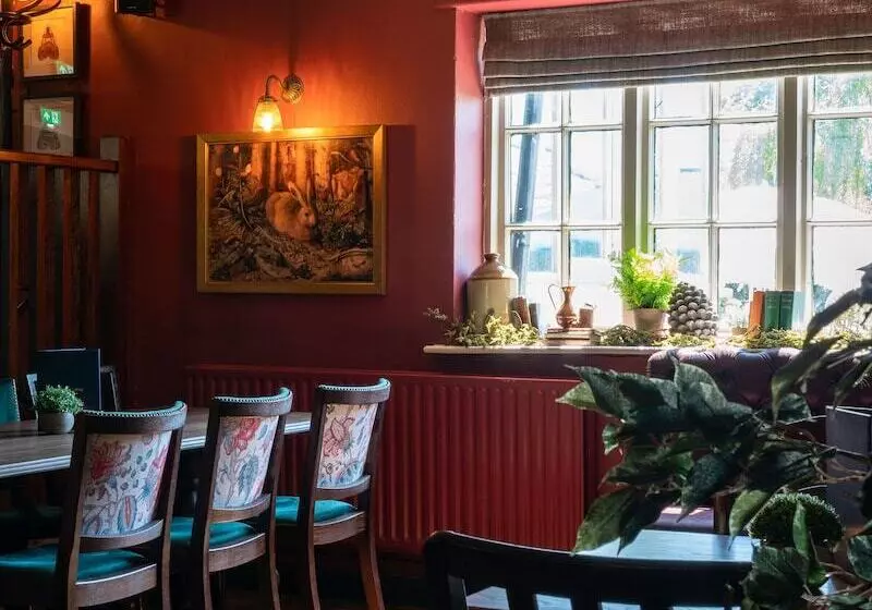 Отель High Corner Inn