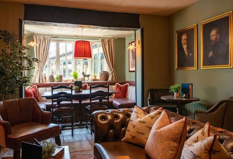 Отель High Corner Inn