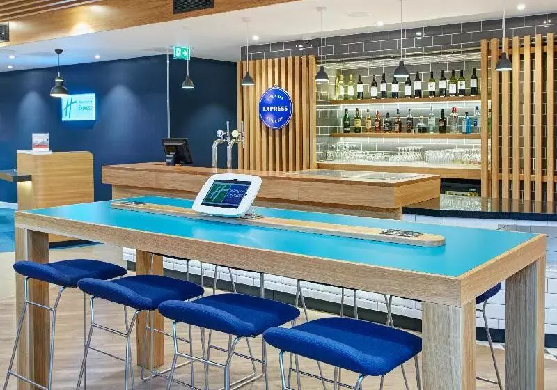 ホテル Holiday Inn Express Londonealing