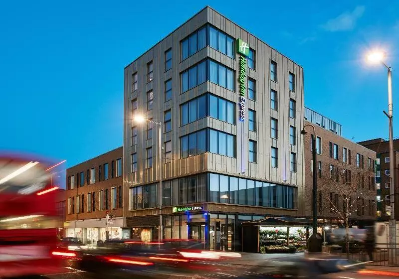 ホテル Holiday Inn Express Londonealing