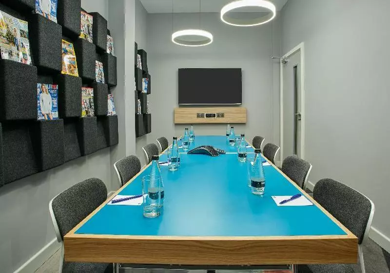 ホテル Holiday Inn Express Londonealing