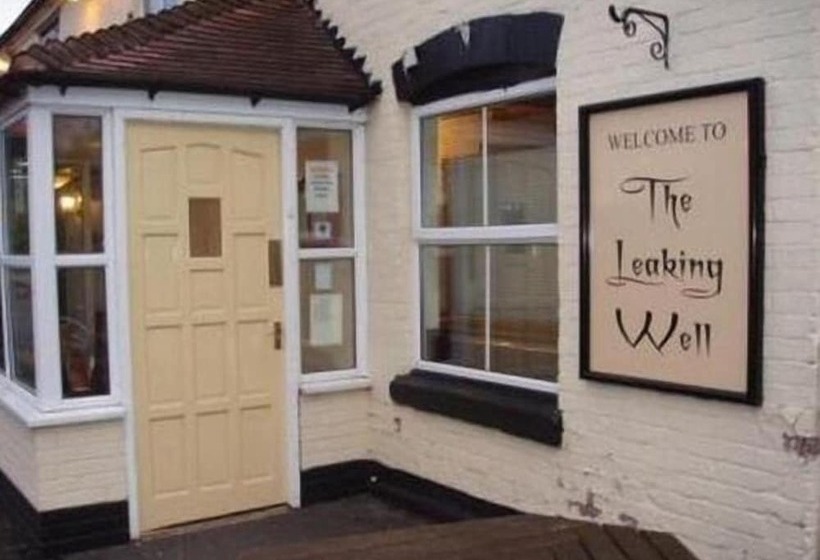 ホテル Leaking Well, Dunhampton