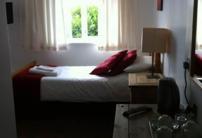 ホテル Leaking Well, Dunhampton