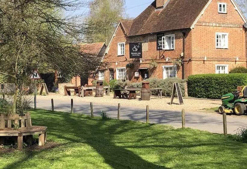 Hotel The Bull Inn Pub
