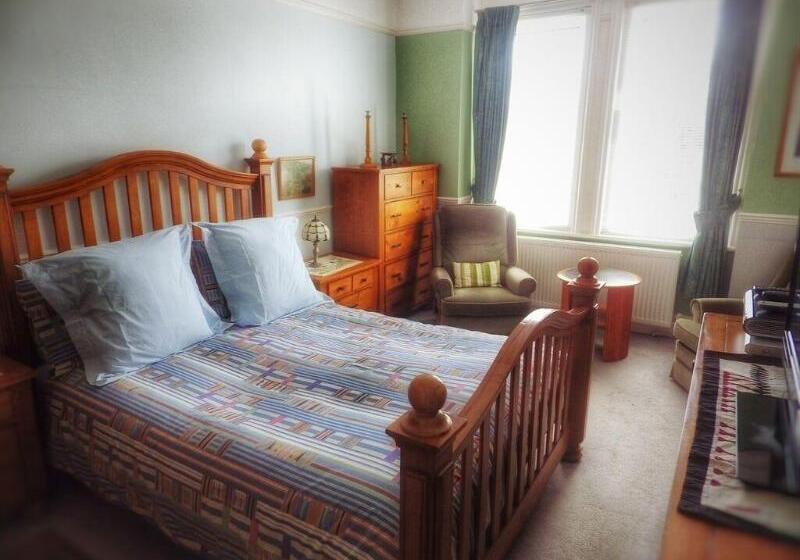 پانسیون The Strand