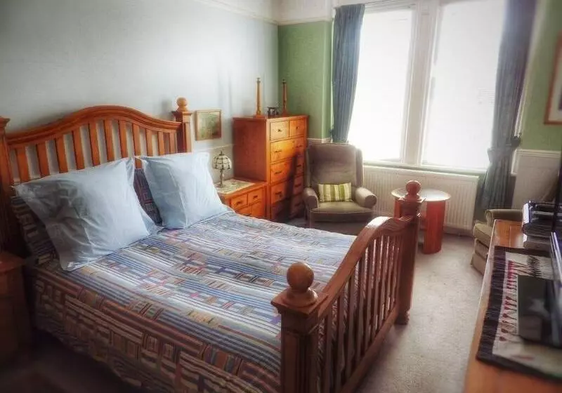 پانسیون The Strand