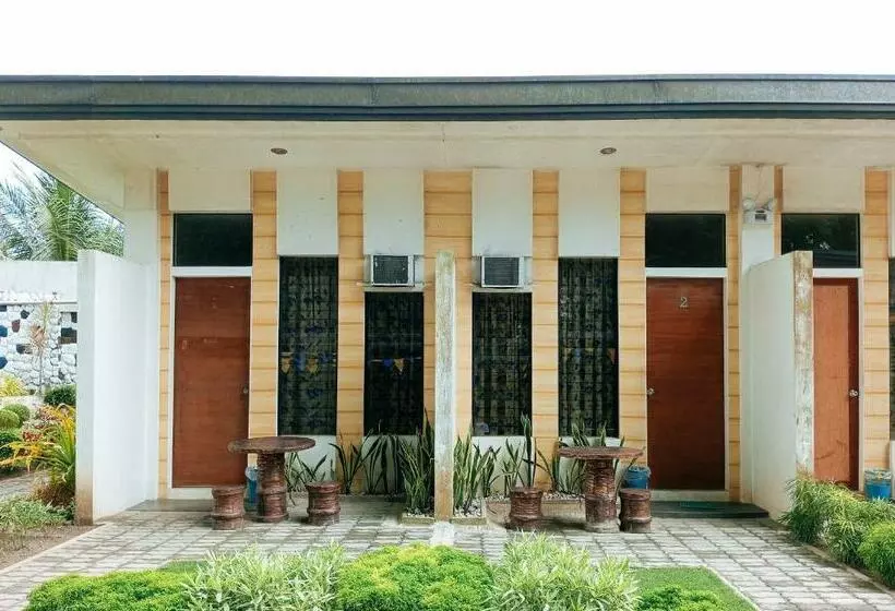 ホテル Reddoorz @ Altavista Beach Resort Samal