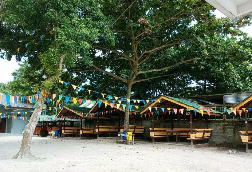 ホテル Reddoorz @ Altavista Beach Resort Samal