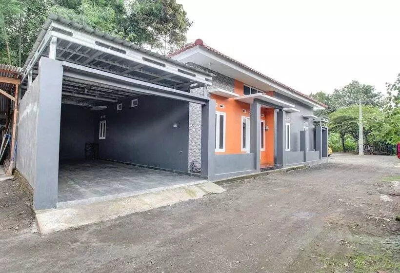 Hotelli Spot On 92118 Alif House Syariah 2