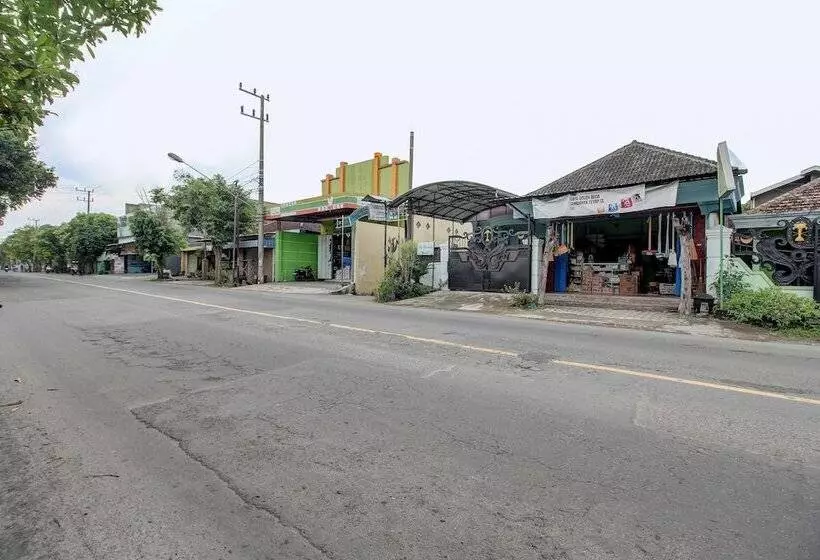 Hotelli Spot On 92118 Alif House Syariah 2