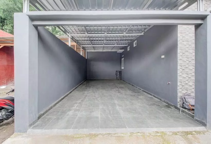 Hotelli Spot On 92118 Alif House Syariah 2