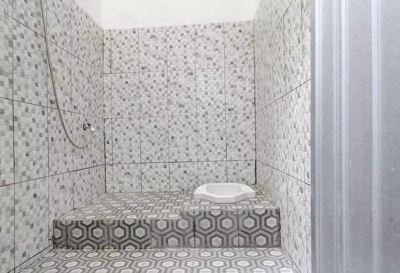 Hotelli Spot On 92118 Alif House Syariah 2