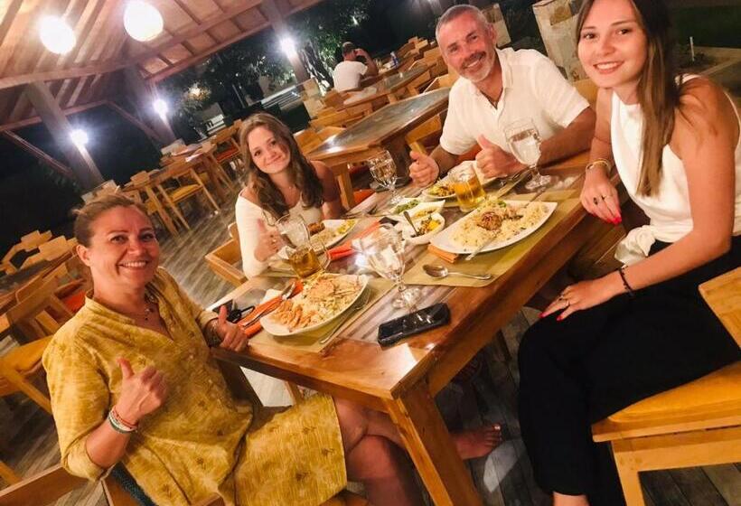 בית מלון כפרי Blue Waves Kite Surfing Beach Resort