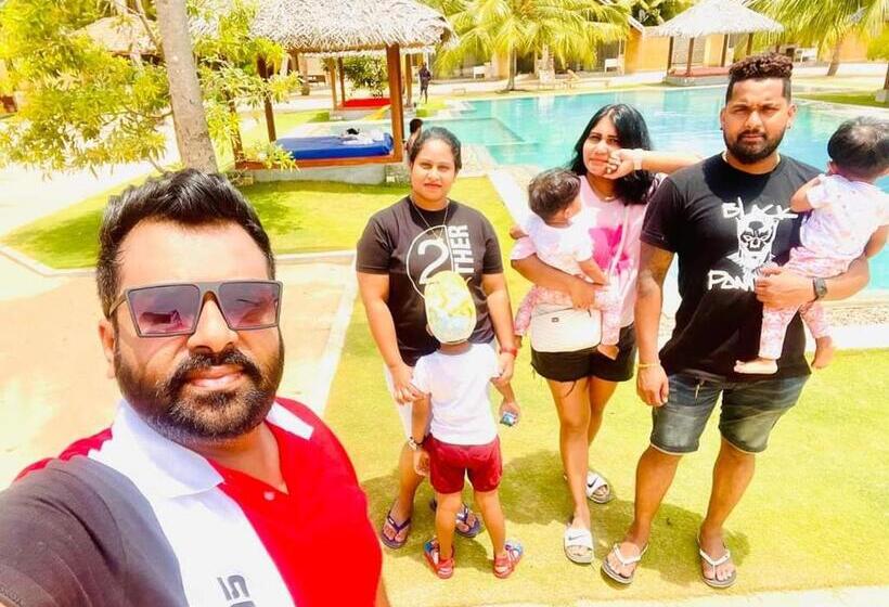 בית מלון כפרי Blue Waves Kite Surfing Beach Resort