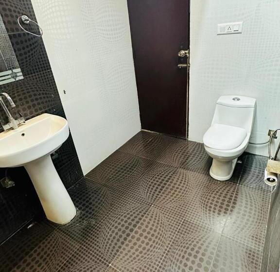 West Cottas Hotel    Couples, Family, Corporate Favorite In Heart Of Jalandhar