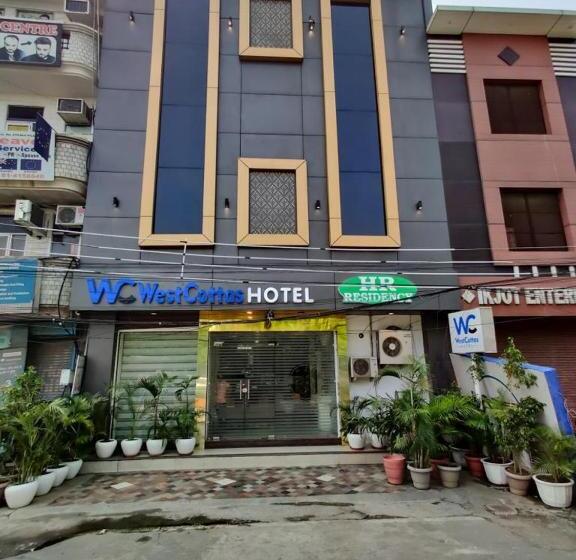 West Cottas Hotel    Couples, Family, Corporate Favorite In Heart Of Jalandhar