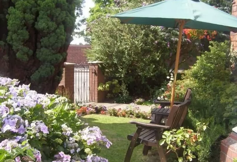 Anton Guest House Bed And Breakfast