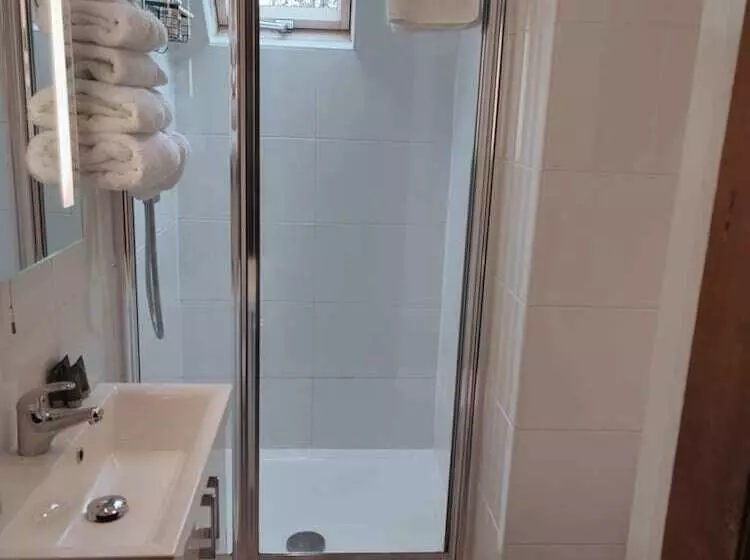 Anton Guest House Bed And Breakfast