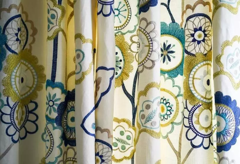 צימר Burlington Berties