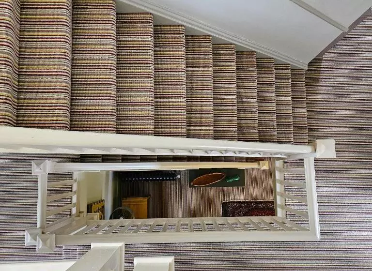 צימר Burlington Berties