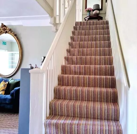 צימר Burlington Berties