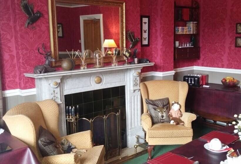 مبيت وإفطار Warwick Lodge