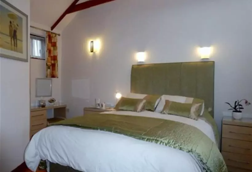 تختخواب و صبحانه West View