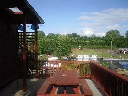 Hotel Carrybridge Lakeside Lodge