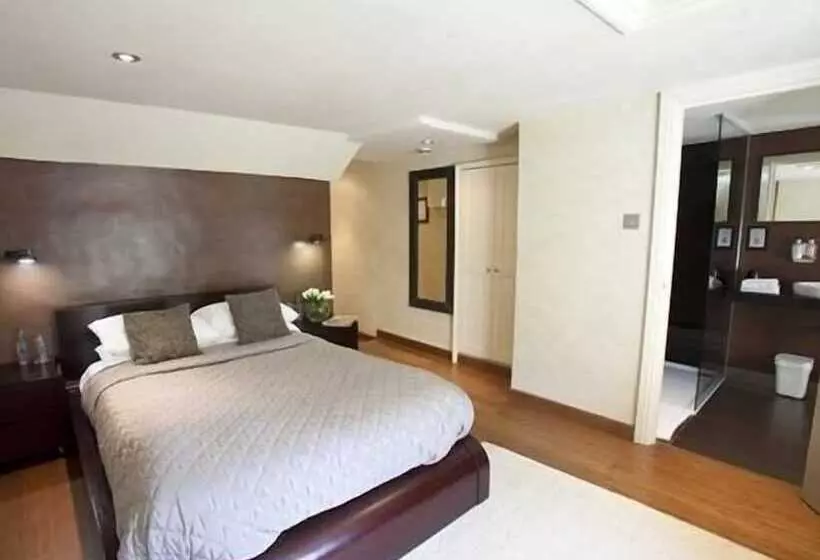 ホテル Finch S Arms