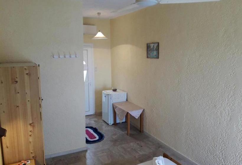 בית מלון כפרי Kamari