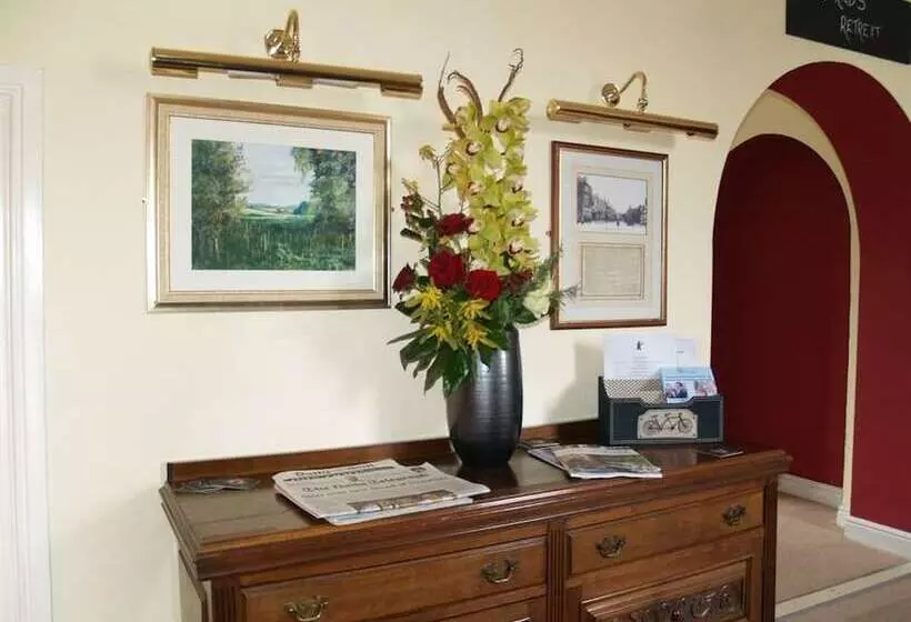 Отель The Bear Inn, Hodnet